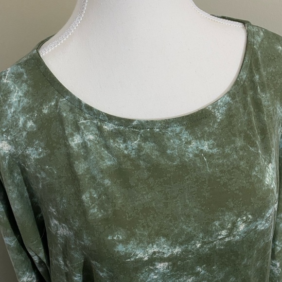 LulaRoe Olive Green Acid Washed/Tie-Dye Dolman Style Top - Picture 2 of 4